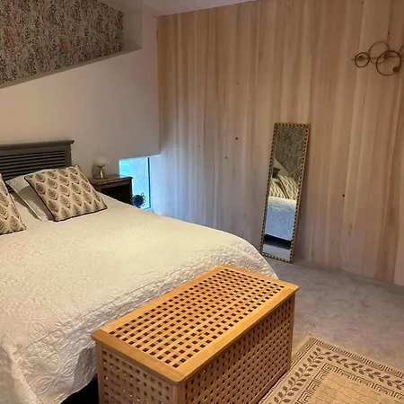 לינה וארוחת בוקר L'auberge'inn 3*