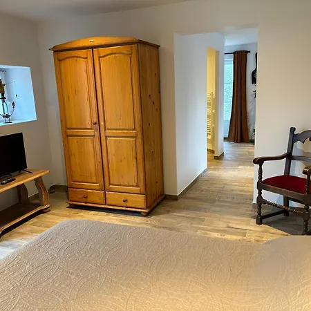 לינה וארוחת בוקר L'auberge'inn 3*